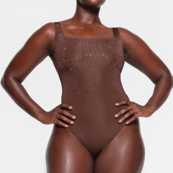 Skims Swarovski Bodysuit In Cocoa - Picture 2 of 4